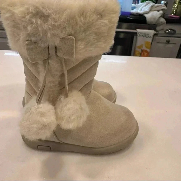 US Polo Assn Winter Boots Girls Winter White Faux Fur Pom Poms BRAND NEW Sz 6 - Picture 10 of 10